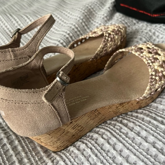 Toms Women’s Cork Platform Open-Toe Sandals - Picture 4 of 6